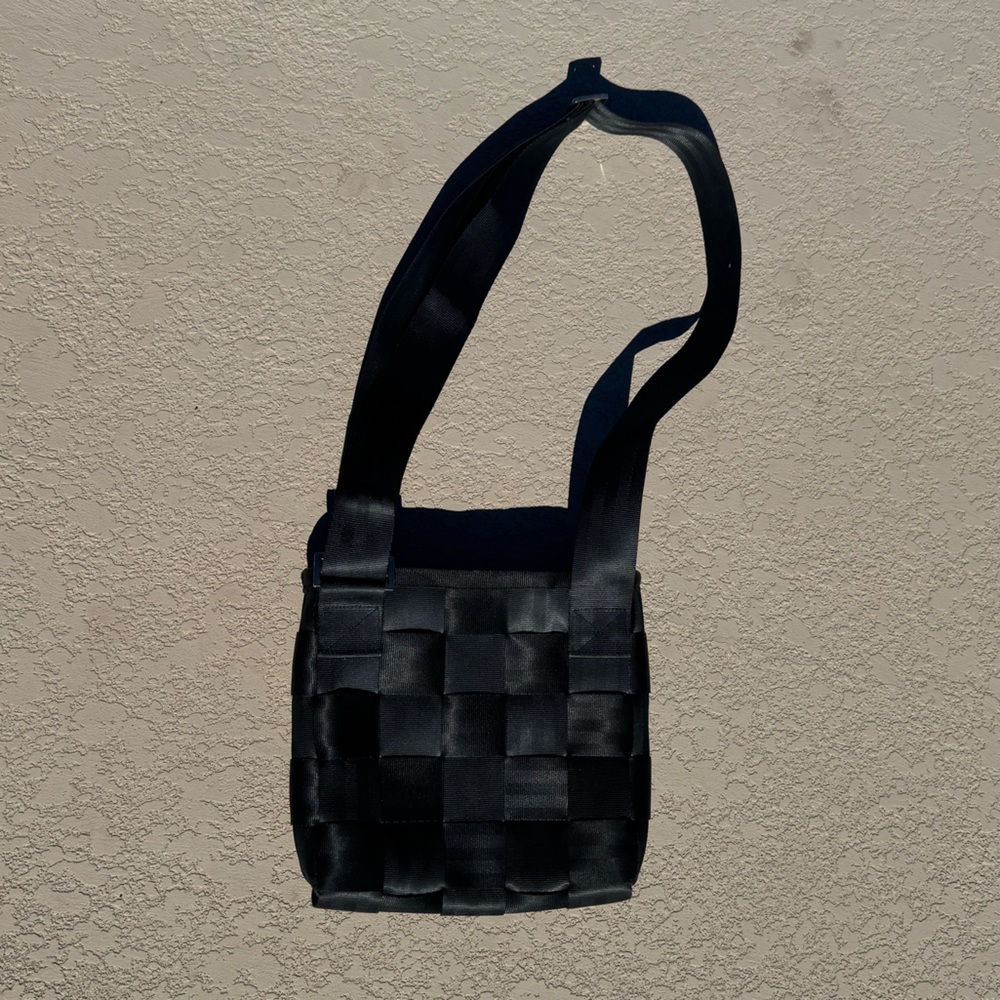Harvey’s seatbelt cross body bag purse black - Picture 4 of 5